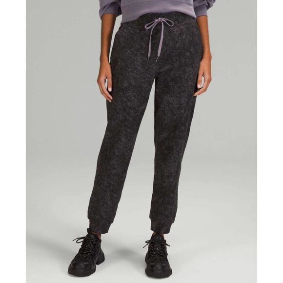 Lululemon Womens Scuba High-rise French Terry Jogger Size 14 Lavender - Picture 1 of 16